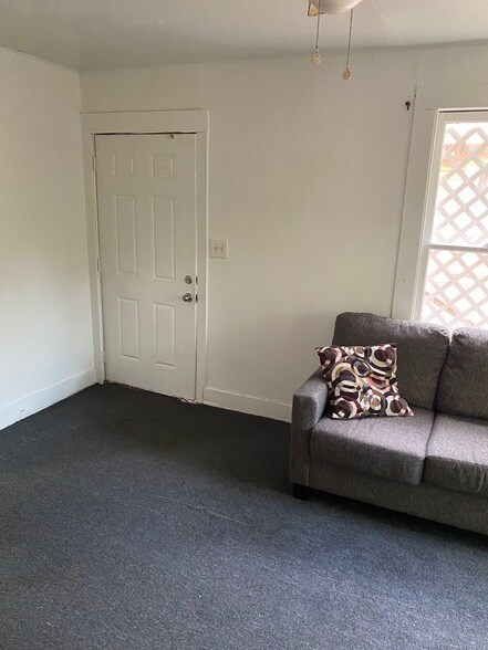 Photo - 256 E 75th St