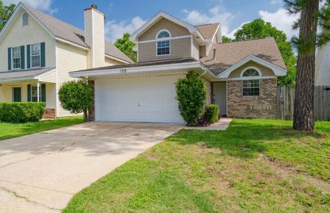 Building Photo - Stunning 3 Bedroom Home in Fort Walton Beach!