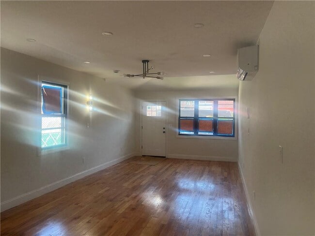 Photo - 1130 E 42nd St
