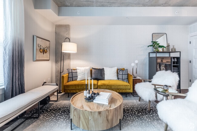 1BR, 1BA - 727SF