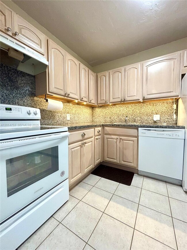 Photo - 20301 W Country Club Dr Unidad 1025