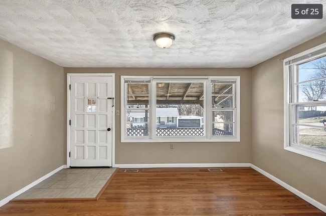 Photo - 3-Bedroom Home + Bonus Room in SE Springfield