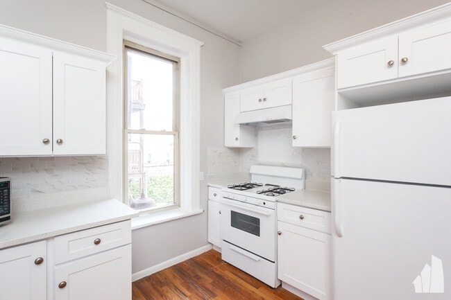 Photo - 900 W Newport Ave Unit 2