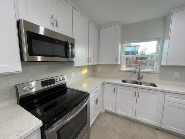 Photo - 5527 Conroe St