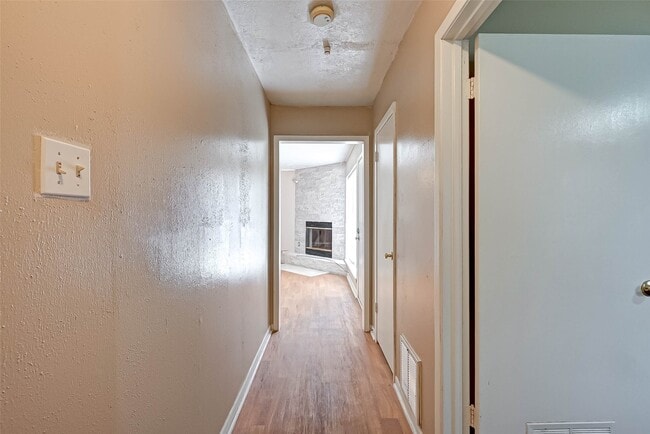 Photo - 4739 Parkland St