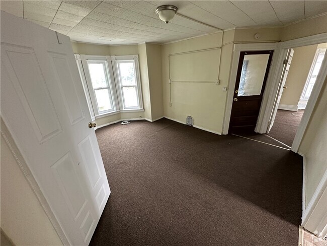 Building Photo - 113 Clifford Ave Rental