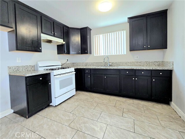 Photo - 715 W 58th St Townhome