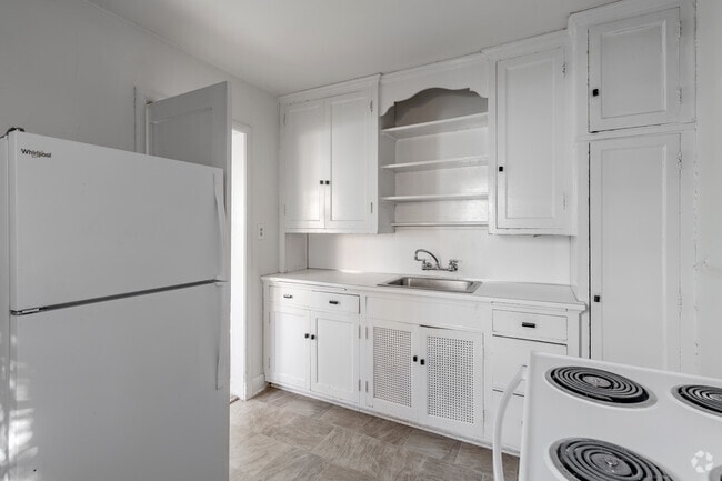 2BR, 1BA - 800SF - Kitchen