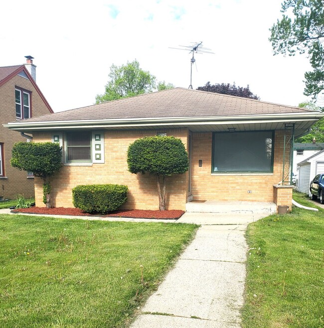 3 Bedroom Single Family with Garage - 3 Bedroom Single Family with Garage House