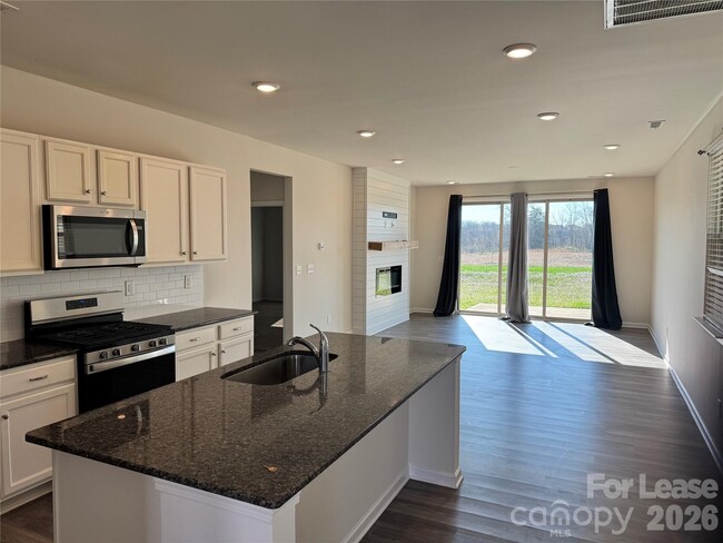 Photo - 1007 Maylen Trce