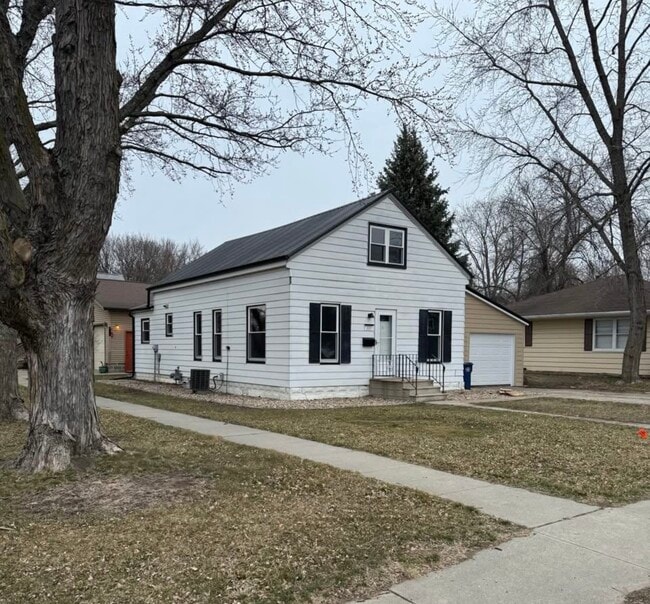 Photo - 221 1st St NW