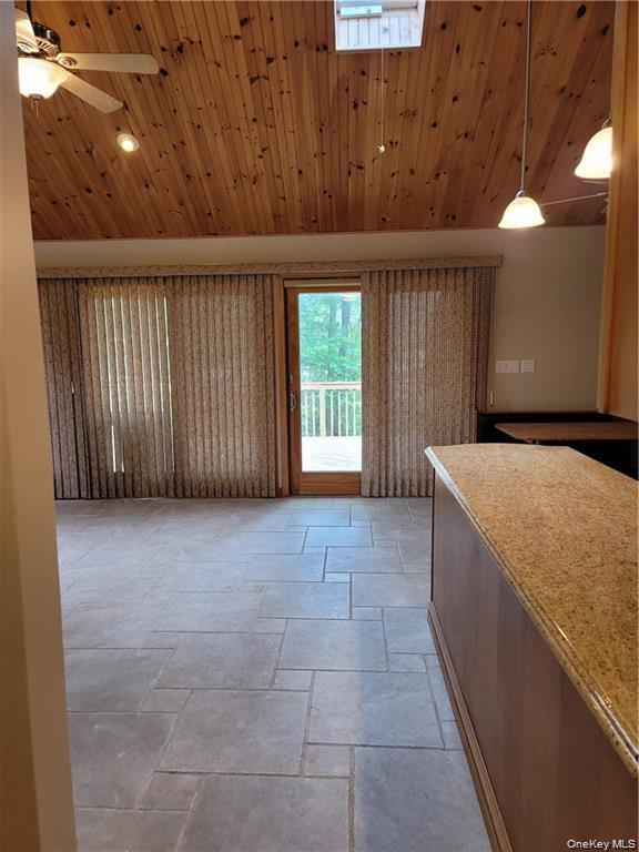 14 Lakeside Dr