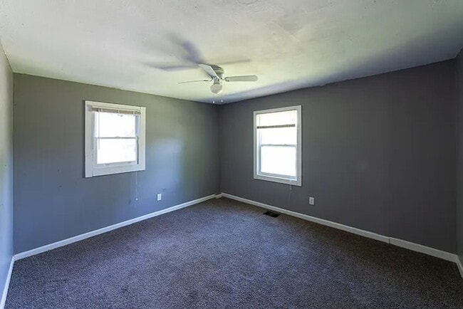 572 Alfred Rd NW