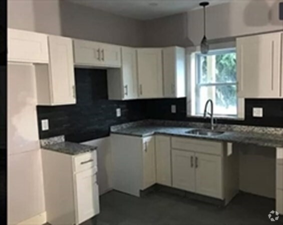 Building Photo - 81 Walnut St Rental