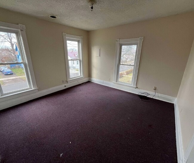 Photo - 706 Main St Unit Upper 2-Bedroom Apartment