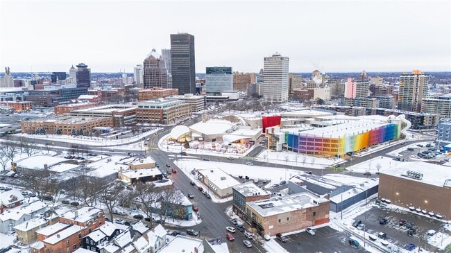 Photo - 186 Monroe Ave