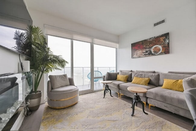 Photo - 501 Yonge St Unit SI ID1581521P