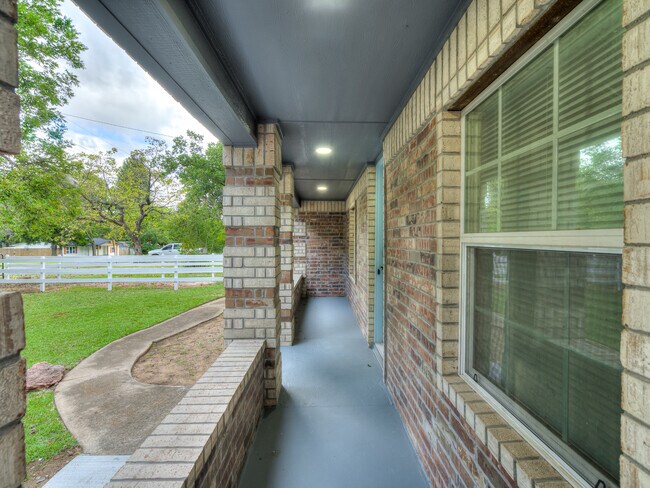 Photo - 2100 N Saint Luke Ave