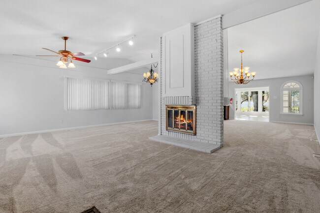 Photo - 79 Penfield Ln