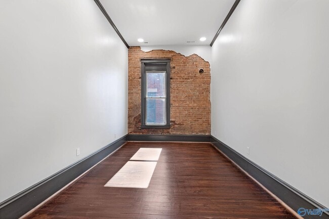 Photo - 719 Bank St NW Unit 2