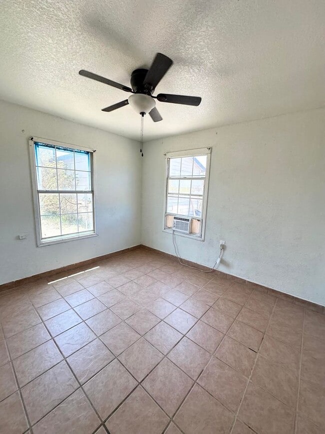 Photo - 2209 W Kentucky Ave
