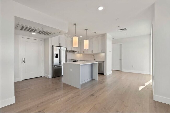 Photo - 305 Border St