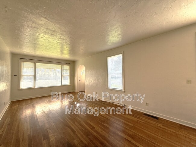 Photo - 2916 Kennedy Ave