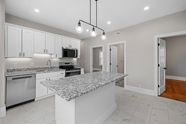 Photo - 921-923-923 E Broadway Unit 3