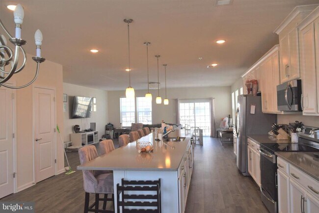 Photo - 6947 Stoddert Ln