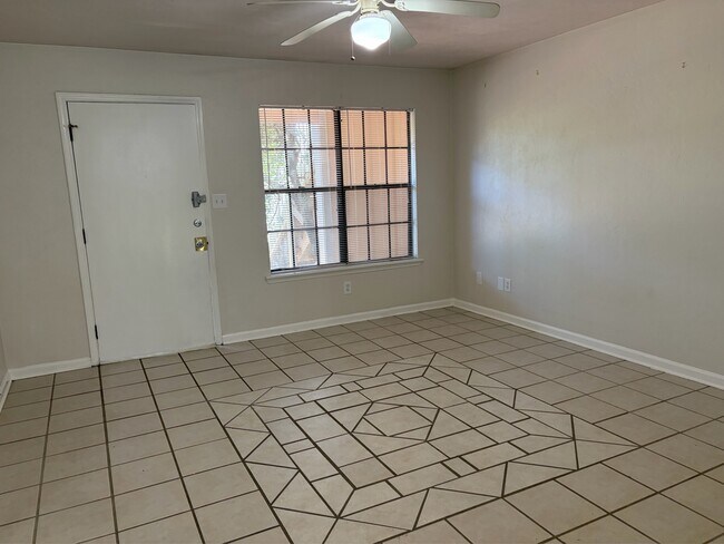 Photo - 220 Atkinson Dr