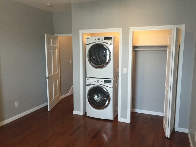 Building Photo - 818 Main St Unit 818 1/2 Main Rental