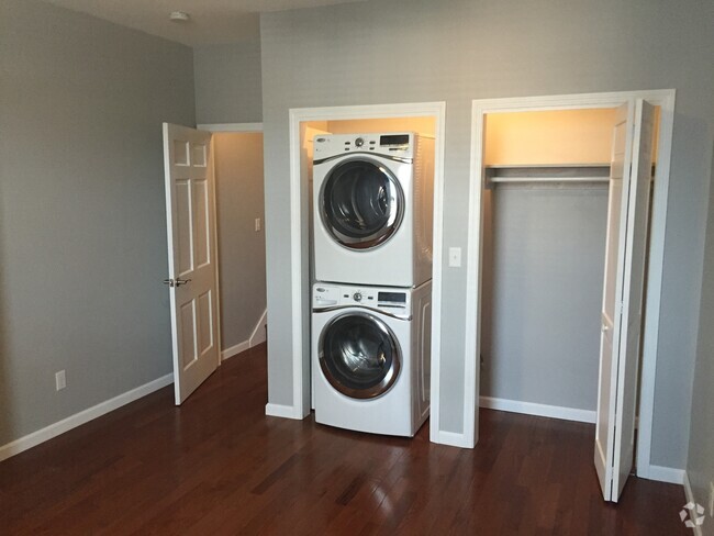 Building Photo - 818 Main St Unit 818 1/2 Main Rental