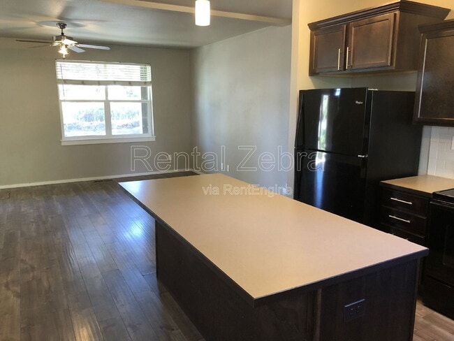 Photo - 5 SW Roosevelt Ave