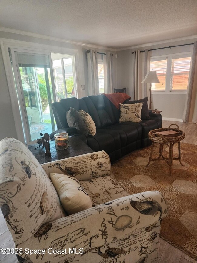 Photo - 380 Norwich Ln