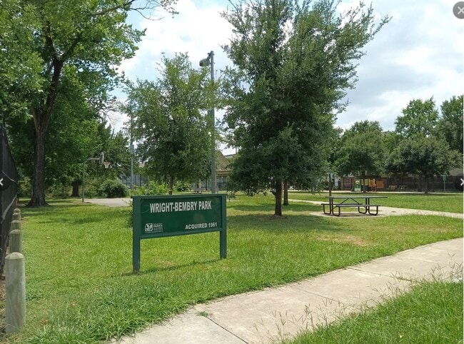 Photo - 925 W 23rd St