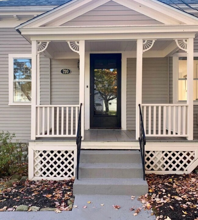 Photo - 720 Washington Rd