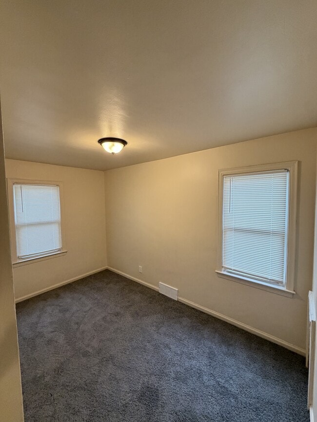 Building Photo - 9384 Rutherford St Unit 2