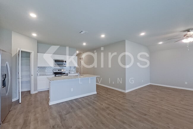 Photo - 113 Yardley Ct