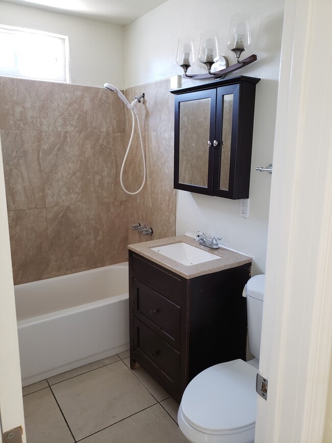 Photo - 1010 Wallgreen St