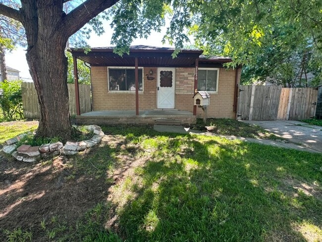 Building Photo - Awesome Eastpointe Ranch with finished basement