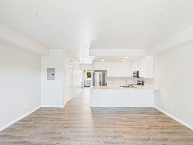 Photo - NEW NEW NEW remodeled -3bedroom/3bath Town...