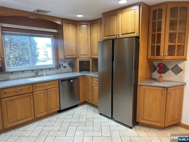 Photo - 74 Rosemont Ave