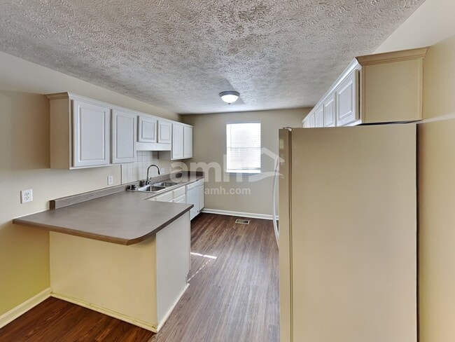 Photo - 166 Bradford Cir