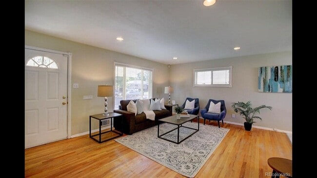 Photo - 1385 Salem St