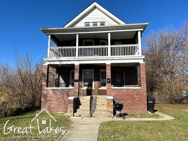 Building Photo - 892-894 Gladstone Unit 894