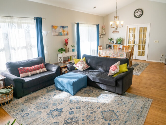 Sala de estar y comedor - W170N5540 Ridgewood Dr