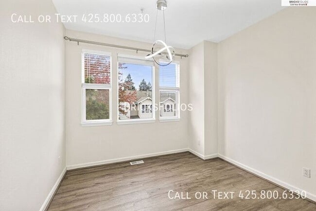 Photo - Prime Bellevue Location – Parkside Townhom...