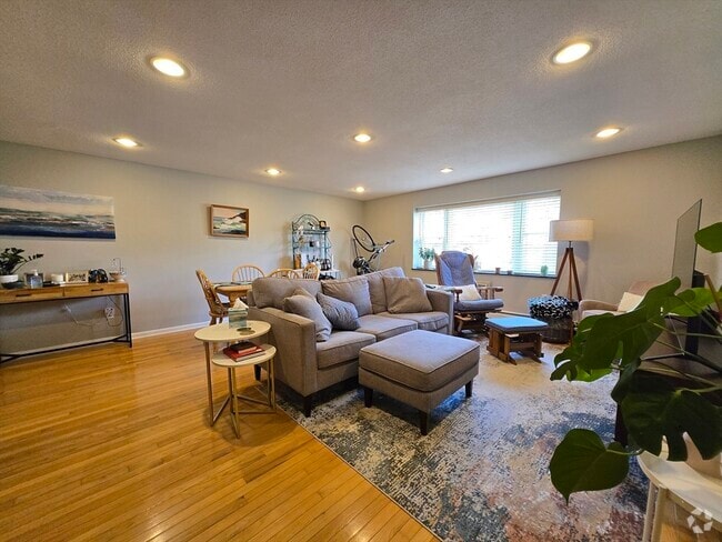 Building Photo - 2323 Washington St Unit 1-6 Rental