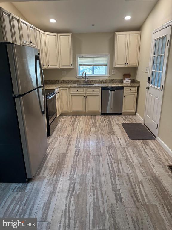 Photo - 422 Kansas Rd