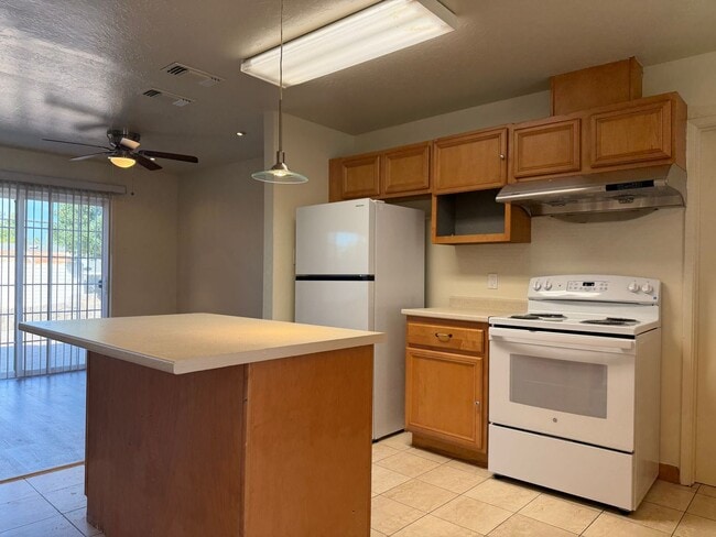 7109 Thomas Dr